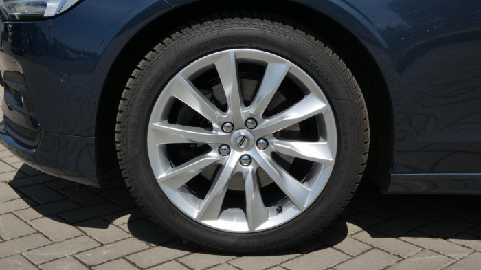 Volvo V90 B4 mHEV AWD aut. Momentum Pro na operativní leasing