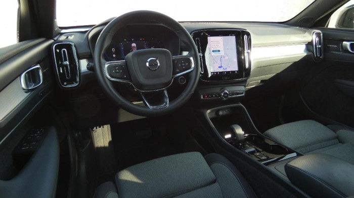 Volvo XC40 B3 Plus Dark DCT na operativní leasing