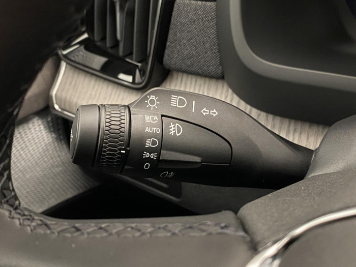 Volvo XC90 T8 AWD Plug-in DARK PLUS 7m na operativní leasing