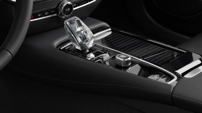 Volvo V60 T6 AWD Plug-in DARK PLUS na operativní leasing