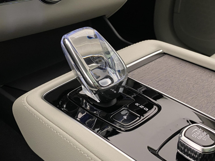 Volvo XC90 T8 AWD Plug-in DARK ULTRA na operativní leasing