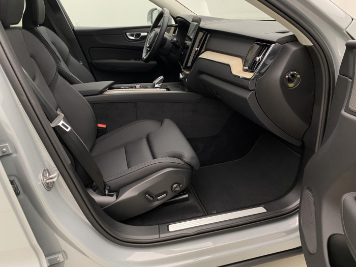 Volvo XC60 B5 AWD AUT BRIGHT PLUS na operativní leasing