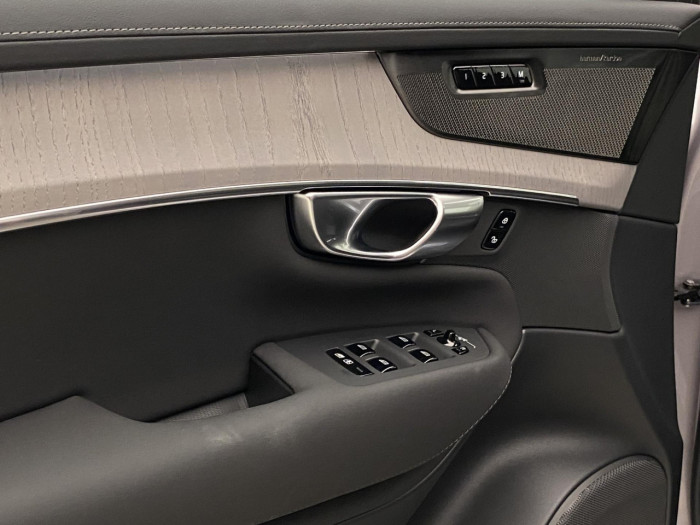 Volvo XC90 T8 AWD RECHARGE DARK PLUS 7m na operativní leasing