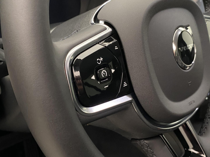 Volvo XC90 B5 AWD AUT DARK PLUS 7míst na operativní leasing