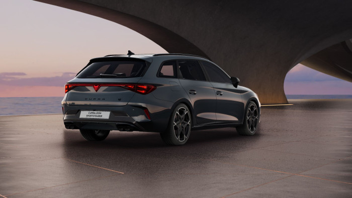 CUPRA Leon Sportstourer VZ 2.0 TSI 333k DSG 4WD 7 automat na operativní leasing