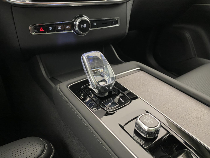 Volvo XC90 B5 AWD AUT DARK PLUS 7míst na operativní leasing