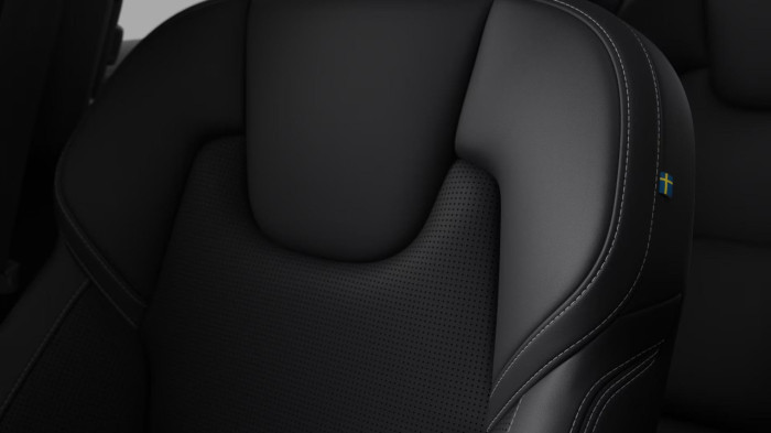 Volvo XC60 B5 AWD AUT DARK ULTRA na operativní leasing