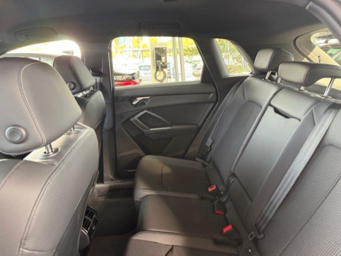 Audi Q3 Advanced 35 TFSI Stronic na operativní leasing