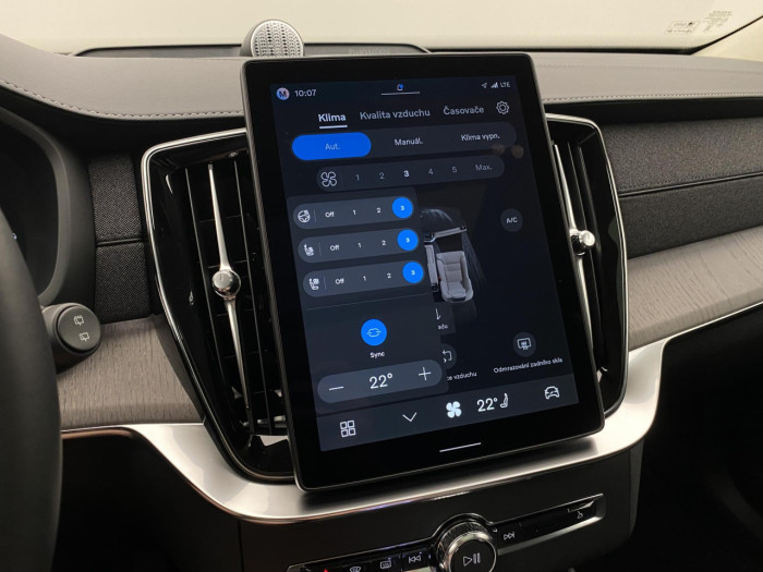 Volvo XC90 T8 AWD Plug-in BRIGHT ULTRA na operativní leasing