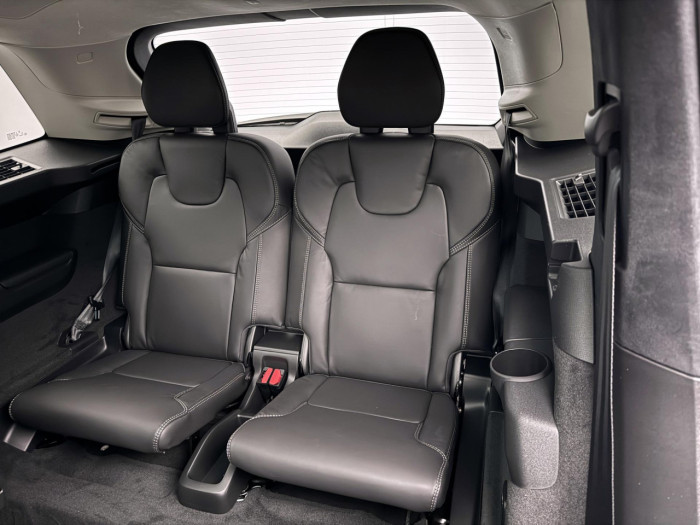 Volvo XC90 B5 AWD AUT DARK ULTRA 7-míst na operativní leasing