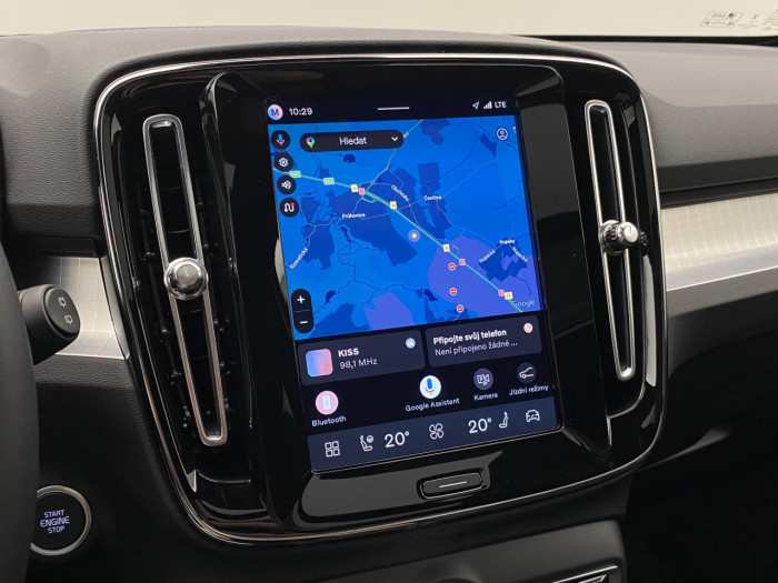Volvo XC40 B3 AUT DARK PLUS na operativní leasing