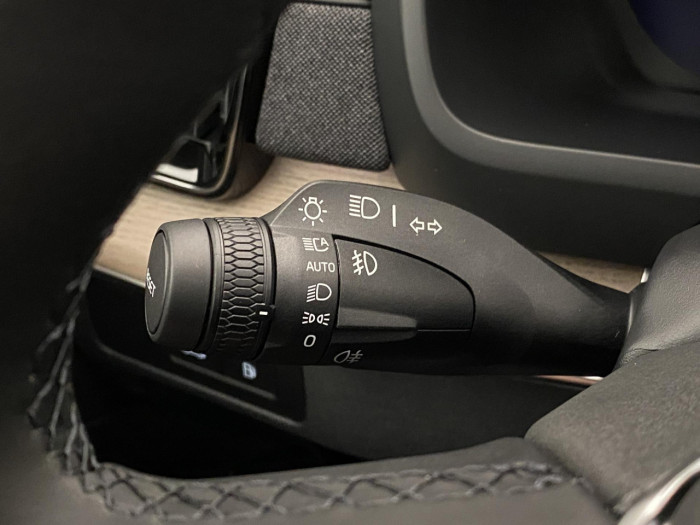 Volvo XC90 T8 AWD RECHARGE DARK PLUS 7m na operativní leasing