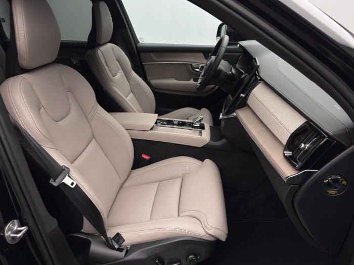 Volvo XC90 T8 AWD Plug-in BRIGHT PLUS 7m na operativní leasing