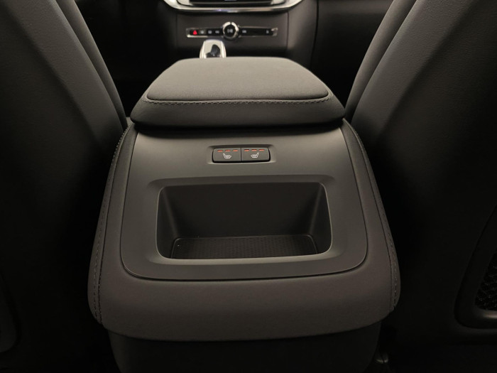 Volvo XC90 B5 AWD AUT DARK PLUS 7míst na operativní leasing