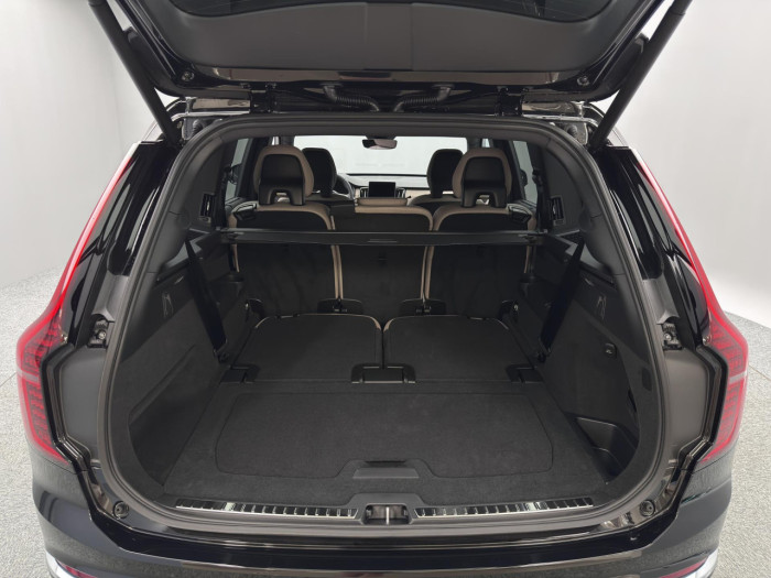 Volvo XC90 T8 AWD Plug-in BRIGHT PLUS 7m na operativní leasing