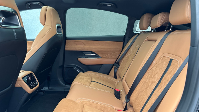 Mazda 6e 68.8 kWh Takumi Plus - Jet Black na operativní leasing