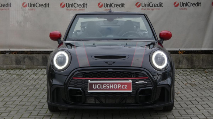 Volvo XC40 B3 PLUS DARK DCT na operativní leasing