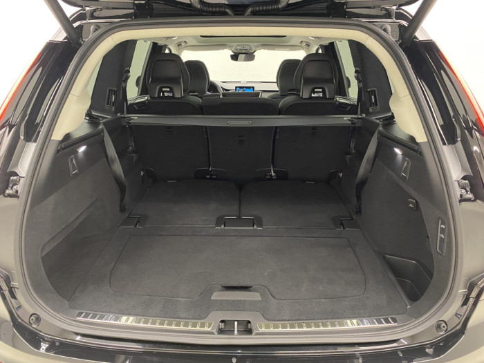 Volvo XC90 T8 AWD Plug-in DARK ULTRA na operativní leasing