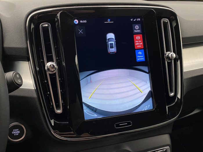 Volvo XC40 B4 AUT DARK PLUS na operativní leasing