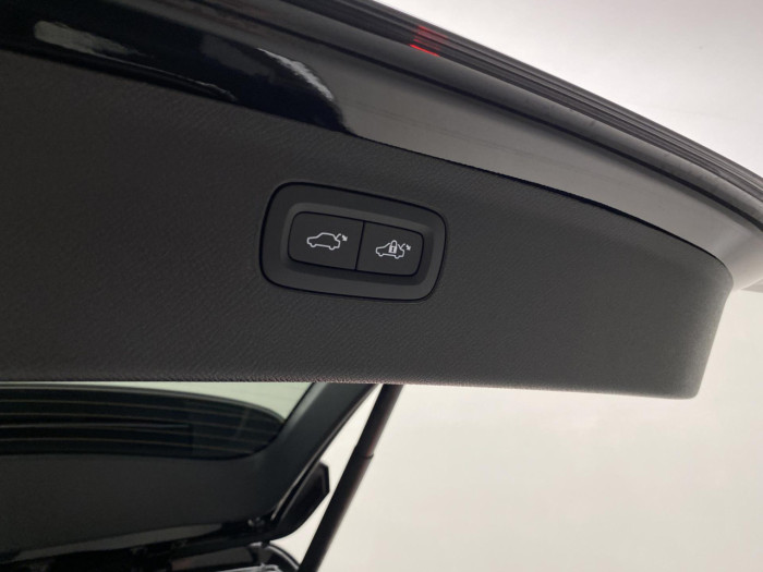 Volvo XC90 T8 AWD RECHARGE BRIGHT PLUS 7m na operativní leasing