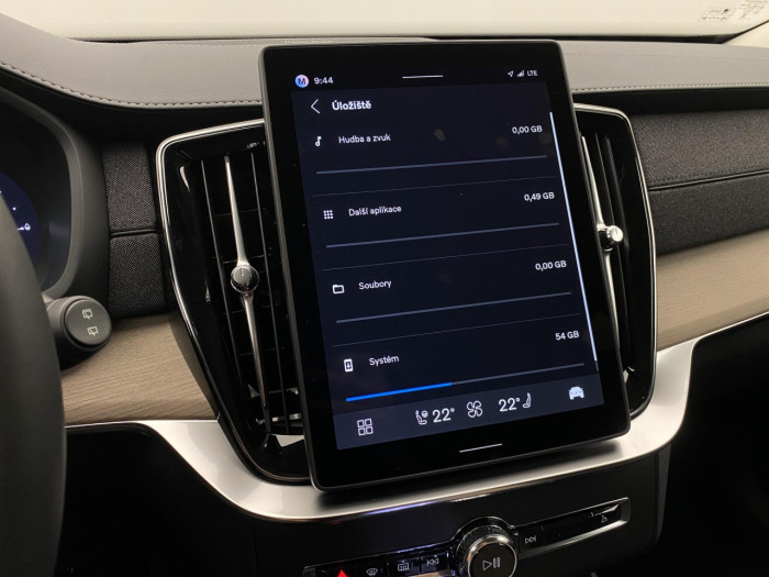 Volvo XC90 T8 AWD RECHARGE BRIGHT PLUS 7m na operativní leasing