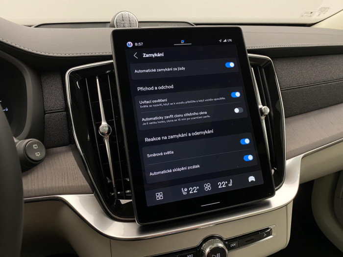 Volvo XC90 T8 AWD Plug-in DARK ULTRA na operativní leasing
