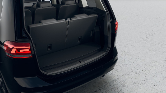 Volkswagen Touran People 1,5 TSI 110 kW EVO2 7DSG na operativní leasing