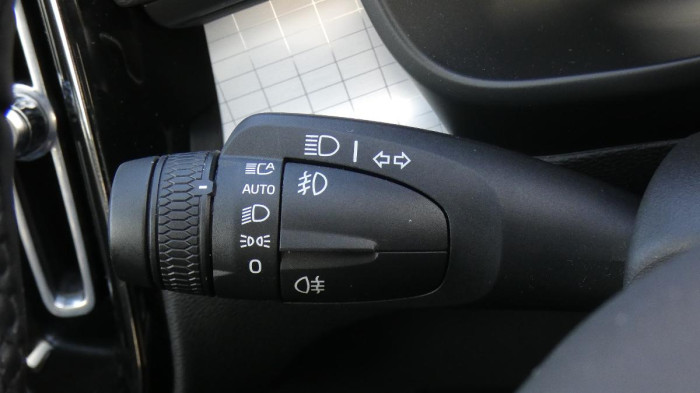 Volvo XC40 B3 mHEV Core aut. na operativní leasing