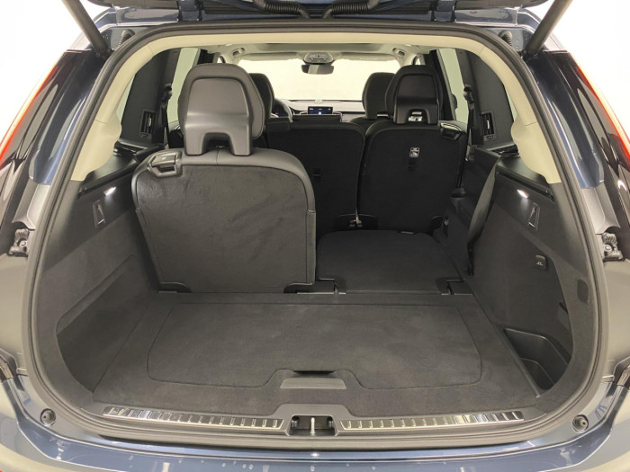 Volvo XC90 T8 AWD Plug-in DARK PLUS 7m na operativní leasing