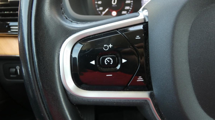Volvo XC90 B5 AWD Drive-E mHEV aut. Inscr na operativní leasing