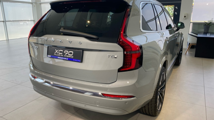 Volvo XC90 ULTRA BRIGHT, T8 AWD, 228+107 kW / 310+145 HP na operativní leasing