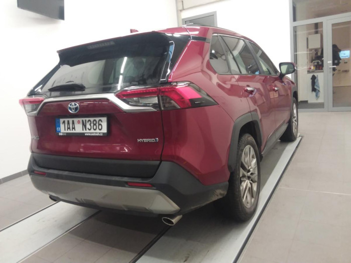 Toyota RAV4 2.5 Hybrid Executive 4WD e-CVT na operativní leasing
