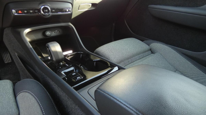 Volvo XC40 B3 Plus Dark DCT na operativní leasing