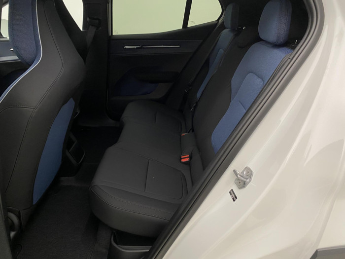 Volvo EX30 CROSS COUNTRY P5 LONG R. PLUS na operativní leasing