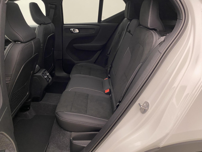 Volvo XC40 B3 AUT DARK PLUS na operativní leasing