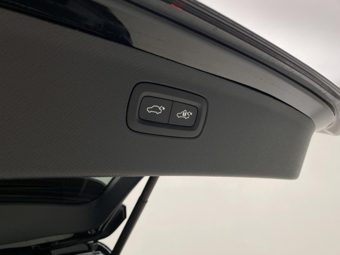 Volvo XC90 B5 AWD AUT DARK PLUS 7míst na operativní leasing