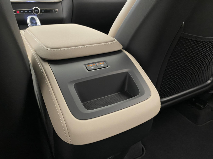 Volvo XC90 B5 AWD AUT DARK PLUS 7míst na operativní leasing