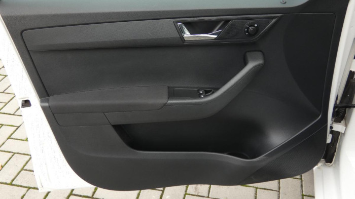 Volvo V60 B5 AWD Momentum Pro na operativní leasing