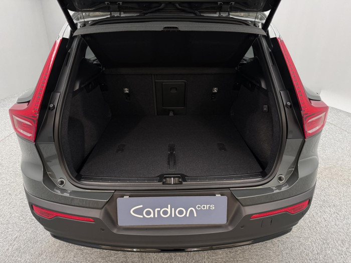 Volvo XC40 B3 AUT DARK PLUS na operativní leasing