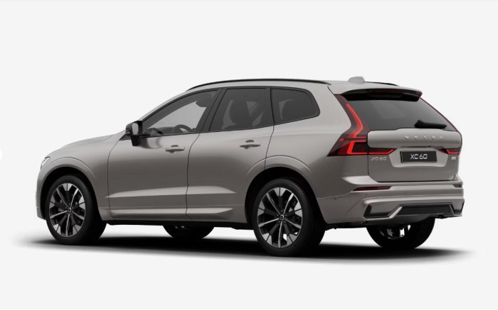 Volvo XC60 B5 AWD AUT DARK ULTRA na operativní leasing