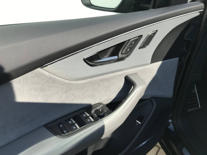 Audi Q8 SUV 50 Quattro 8TT 3,0TDI / 210kW na operativní leasing