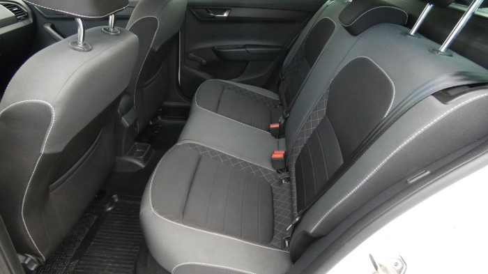 Volvo V60 B5 AWD Momentum Pro na operativní leasing