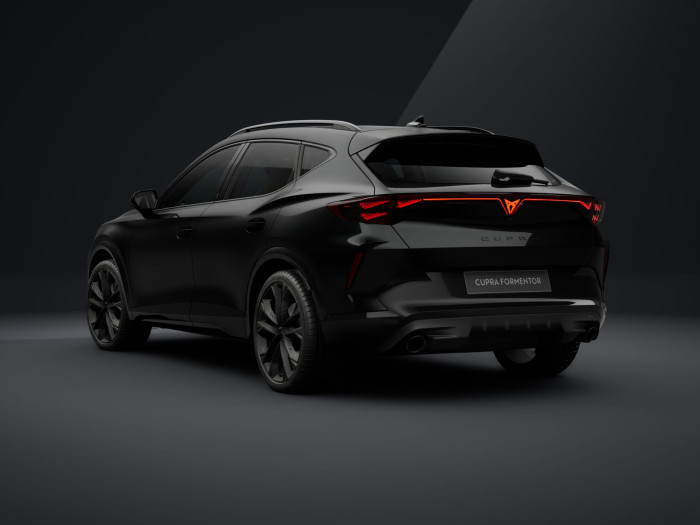 Cupra Formentor VZ Tribe e-HYBRID 272k DSG na operativní leasing