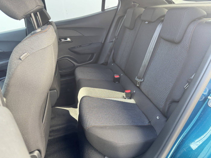 Peugeot 2008 BUSINESS Hybrid  1,2 110 e-DCS6 / 81kW na operativní leasing