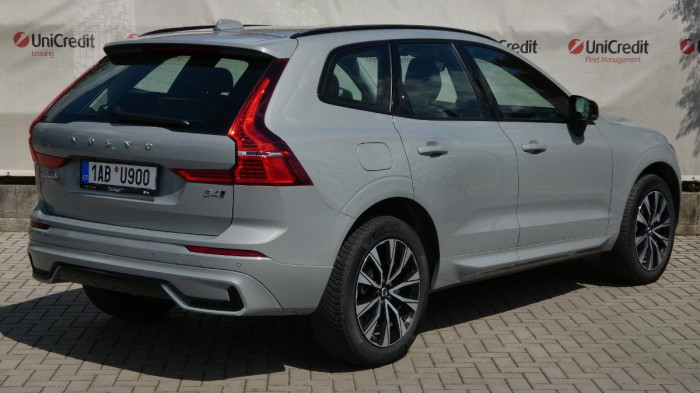 Volvo XC60 B4 mHEV AWD Plus Dark na operativní leasing