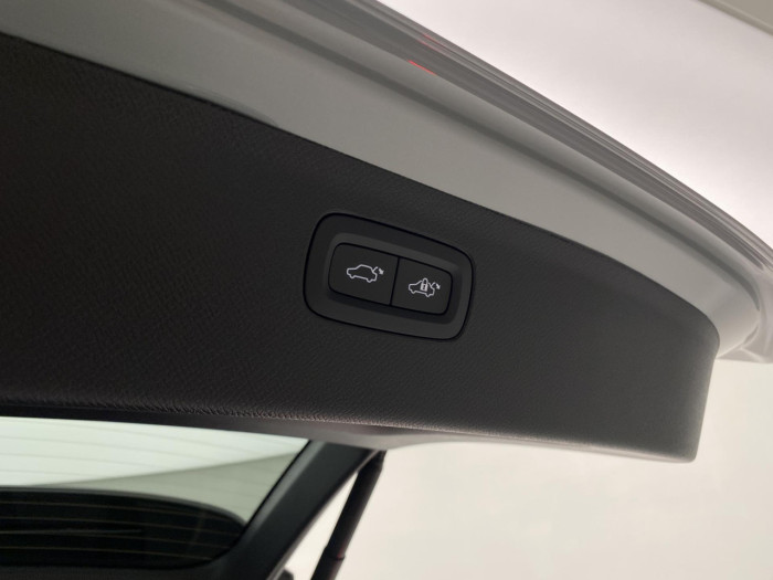 Volvo XC90 B5 AWD AUT DARK PLUS 7míst na operativní leasing