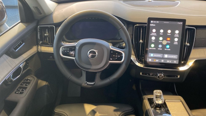 Volvo XC90 ULTRA BRIGHT, T8 AWD, 228+107 kW / 310+145 HP na operativní leasing