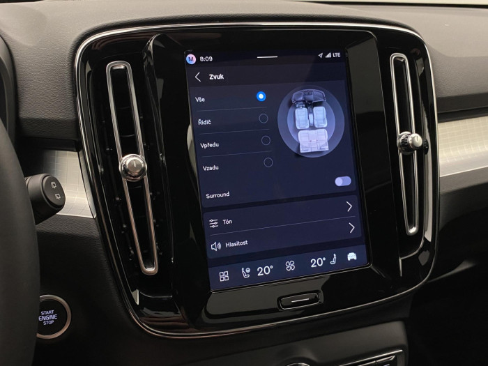 Volvo XC40 B3 AUT DARK PLUS na operativní leasing