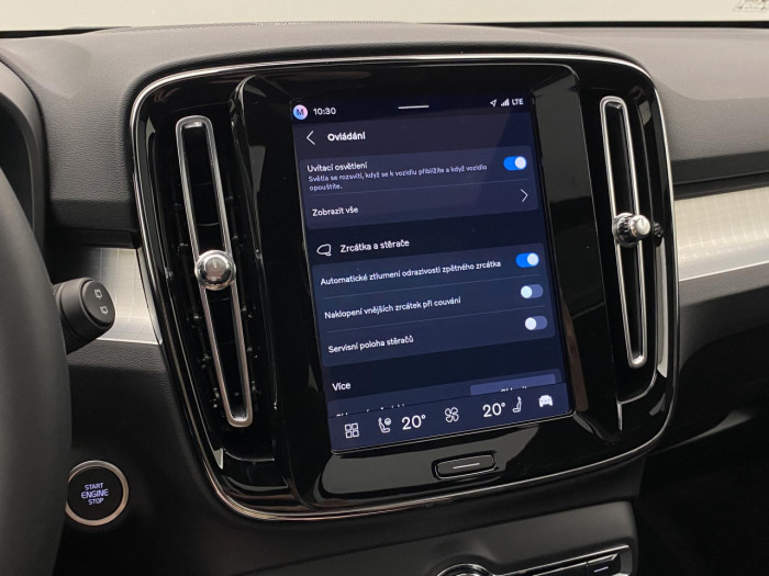 Volvo XC40 B3 AUT DARK PLUS na operativní leasing