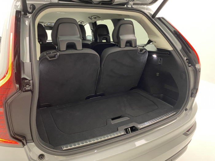 Volvo XC90 B5 AWD AUT DARK PLUS 7míst na operativní leasing